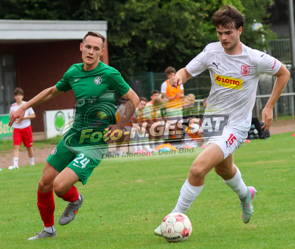 TuS Bersenbrück - HSC Hannover | Auf dem Bild zu sehen: weiß TuS Bersenbrück: ; grün HSC Hannover: TuS Bersenbrück, HSC Hannover, Saison 25/26, Testspiel, Bünde, Deutschland - Realisiert mit Pictrs.com