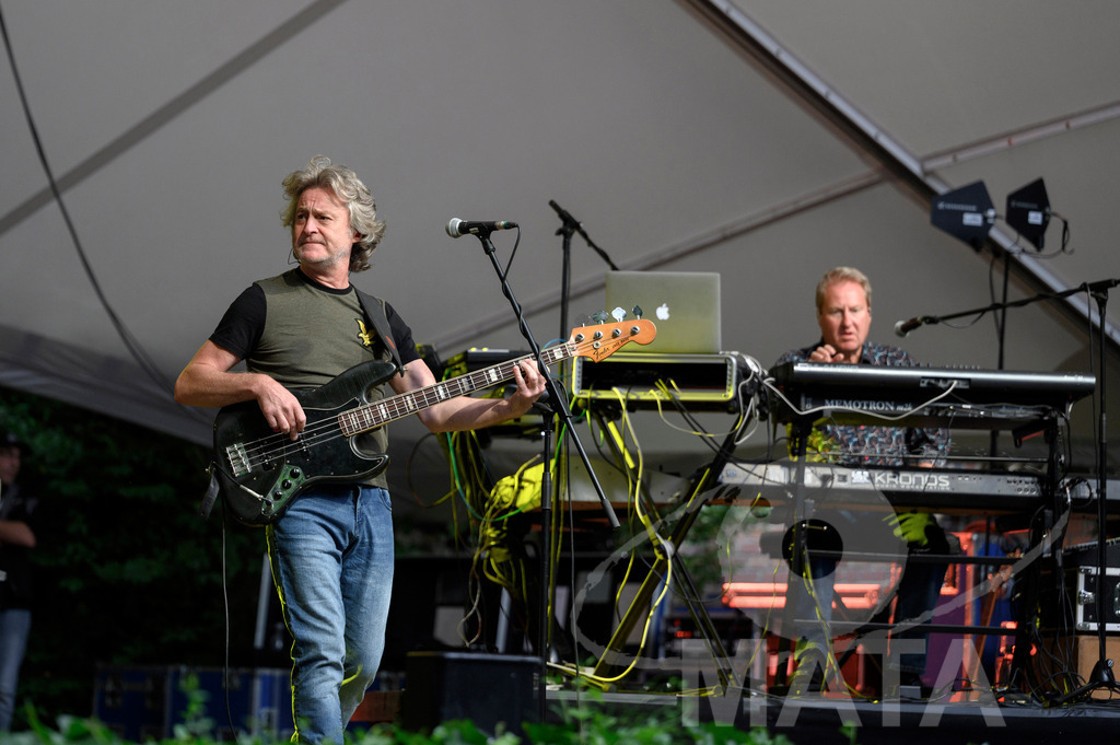 _DWI2390 | Craig Fletcher von John Lees' Barclay James Harvest live bei einem Konzert in Serenadenhof Nürnberg, 01.07.2023 - Realisiert mit Pictrs.com