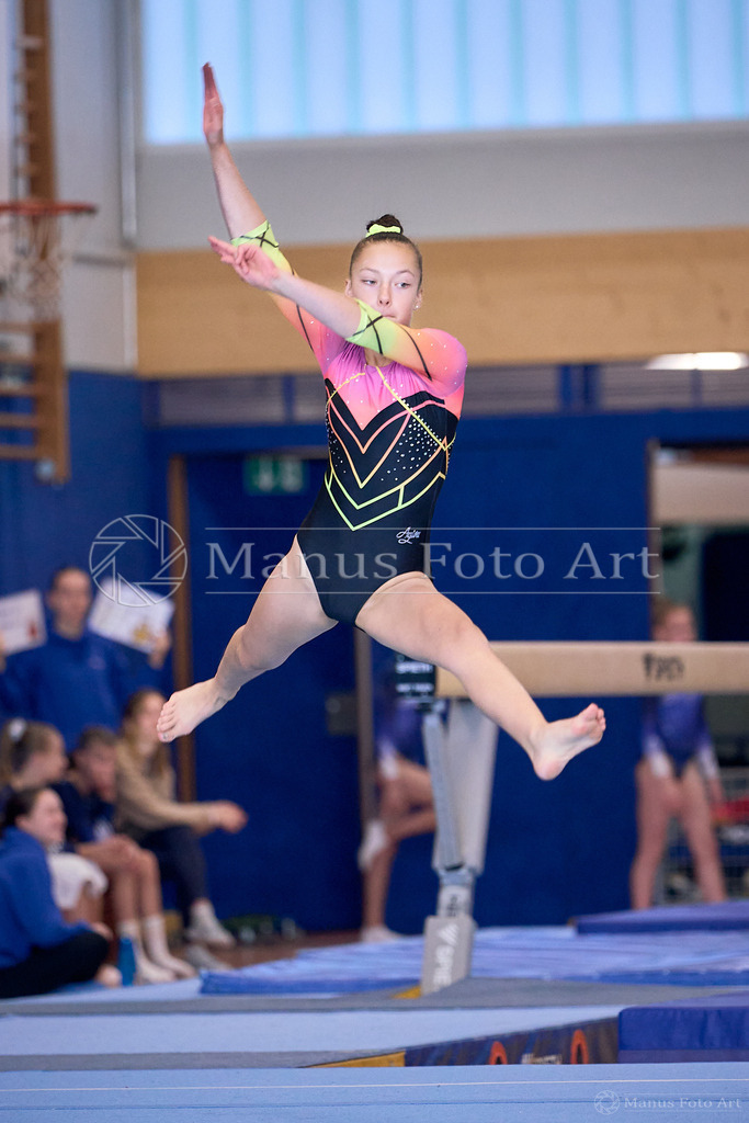 2024-10-06-1-A-DSC00767 | Professionelle Sportfotografie in Hamburg, Schleswig-Holstein und Niedersachsen – spezialisiert auf Rhönrad, Geräteturnen, Leistungsturnen und rhythmische Sportgymnastik. Bundesweite Begleitung von Rhönrad-Events. Jetzt Sport-Fotos - Realisiert mit Pictrs.com