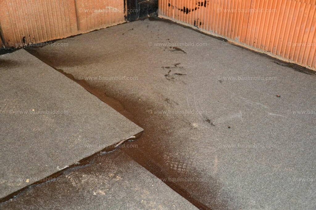 bib-lg05-abdichtungen-0057 | Nach LV-Leistungsgruppen sortierte Detailfotos über den Bau eines Hauses. Alle Hausbau-Bilder direkt vom Urheber und Autor der Website Haus-Selber-Bauen.com