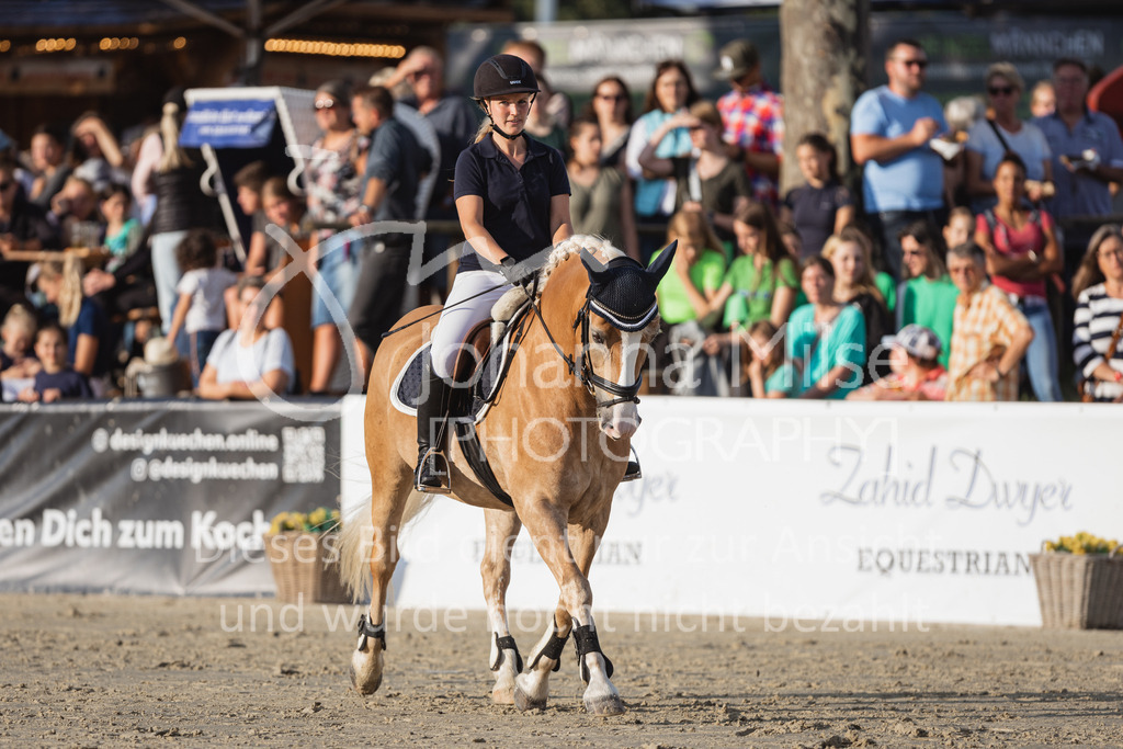 230728_BHO_Showprogramm-548 | Deine schönsten Turniermomente als professionelle Fotos! Entdecke hochwertige Pferdesport-Fotografie im Online-Shop. Jetzt Fotos finden & bestellen!