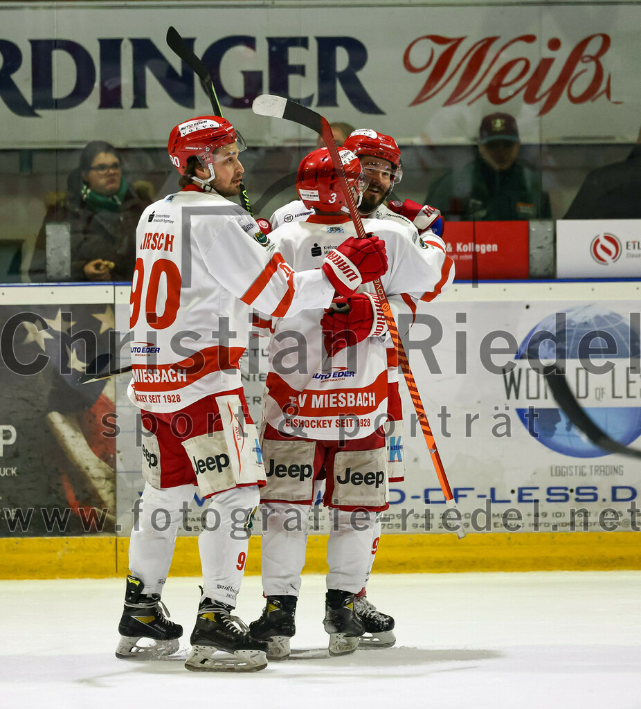 2023-03-19_085_TSV_Erding_gegen_TEV_Miesbach | Erding, Deutschland, 19.03.2023:
Eishockey, Bayernliga Playoffs 2022 / 2023, Halbfinale, TSV Erding gegen TEV Miesbach, Endergebnis: 

Alexander Kirsch (TEV Miesbach, #90), Thomas März (TEV Miesbach, #3)

Foto: Christian Riedel / fotografie-riedel.net