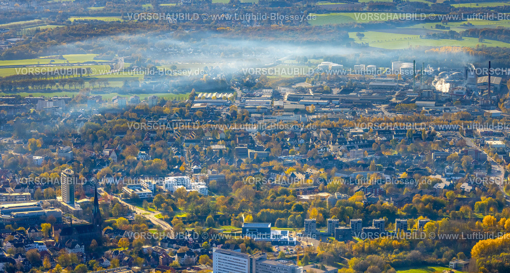 Luenen221100021Aurelia | Luftbild, City mit Rathaus Lünen und St. Marien-Kirche, im Hintergrund das Gewerbegebiet Kupferstraße mit Aurubis AG und VARO Energy Tankstorage GmbH, Nebelschwaden, Gahmen, Lünen, Ruhrgebiet, Nordrhein-Westfalen, Deutschland