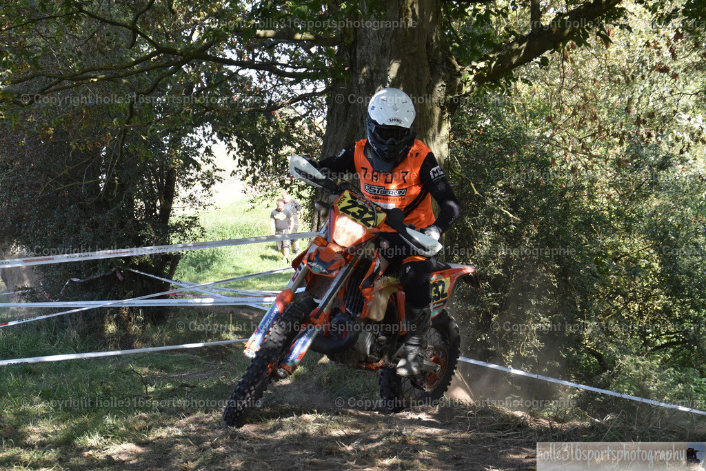 DSC_0077 | Sportfotografie , Motorsport, Motoross, Reitsport, Mointainbike, Enduro,
Landschaft , Outdoor, Eventfotografie, Landschaft, Bilder online bestellen - Realisiert mit Pictrs.com