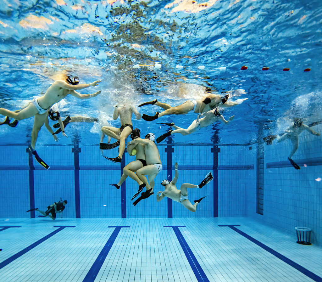 Zweikampf am 3. Spieltag | ein Zweikampf beim 3. Spieltag der 1. Bundesliga Süd am 1.. Dezember im Hallenbad Bamberg. - Realisiert mit Pictrs.com