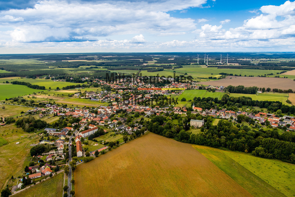 Angern mit Wasserschloss_-7312 | Angern - Realisiert mit Pictrs.com
