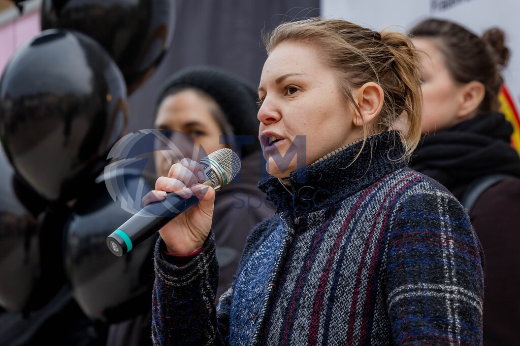 R06_2207 | 29.NOV.24-Protestmarsch gegen Gewalt-Copyright: Katholische Kirche Kärnten/Denk Dich Neu/Trainproduction/Matthias Trinkl