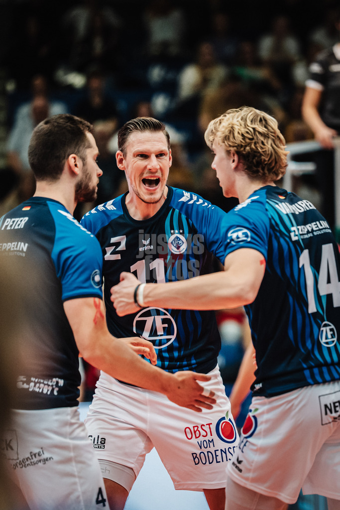 Volleyball | Herren | Saison 2025/2026 | Volleyball Ligacup | VfB Friedrichshafen vs. WWK Volleys Herrsching | 12.10.2024 | Marcus Böhme (#11, VfB Friedrichshafen) jubelt