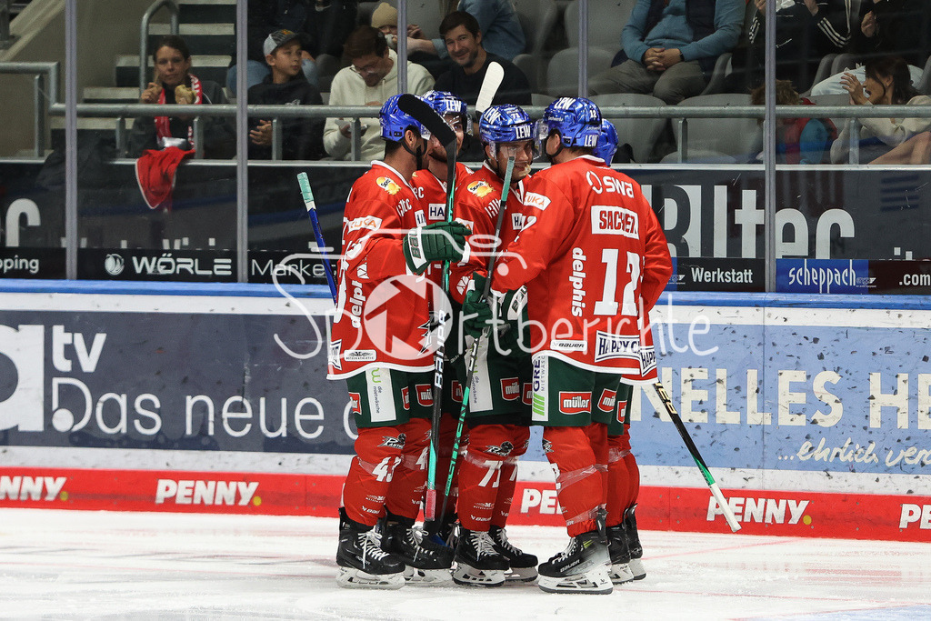 Augsburger Panther - Schwenninger Wild Wings | Jubel nach dem 2-2 der Panther durch Niklas ANDERSEN (AEV #71) / Freude / Tor / Treffer / Torschuetze