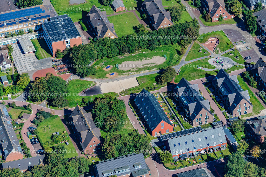 Norderney_Streetfootball_Parkour_Park_ELS_6580050923 | NORDERNEY 05.09.2023 Sportanlage "An der Mühle" mit einem Parkour Park,Beachvolleyballfeld,Tischtennisplatten, Streetball, auf der Insel Norderney im Bundesland Niedersachsen, Deutschland. // Sports facility "An der Muehle" with a parkour park, beach volleyball field, table tennis tables, streetball, on the island of Norderney in the state of Lower Saxony, Germany. Foto: Martin Elsen