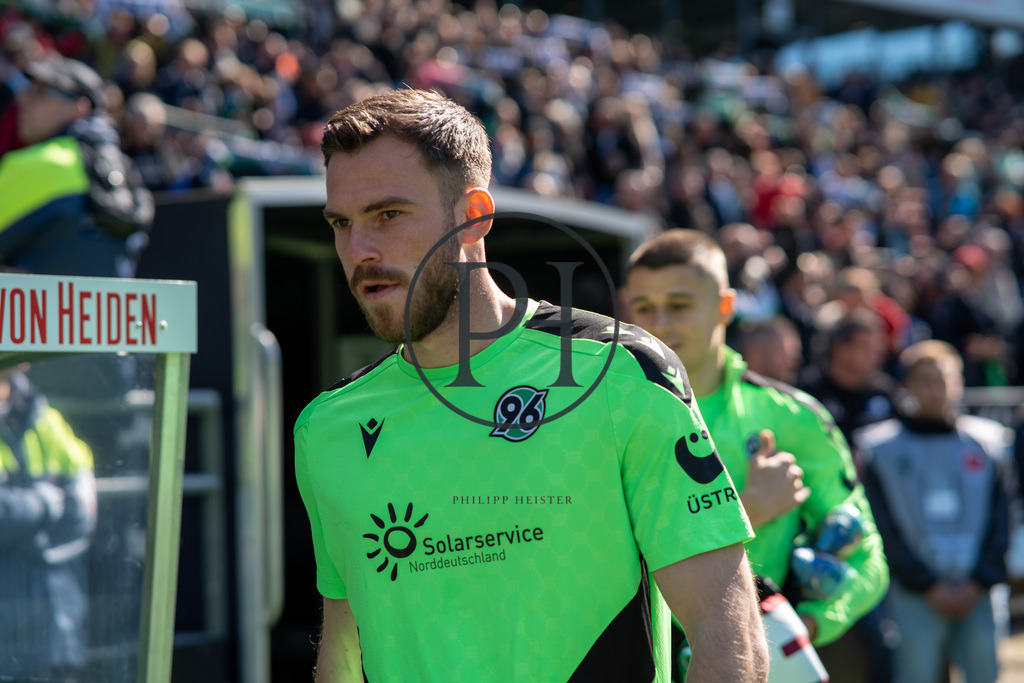 Hannover 96 vs 1. FC Magdeburg – 2. Bundesliga – 29.03.2025 | Szene aus dem 2. Bundesliga-Spiel des 27. Spieltags zwischen Hannover 96 und dem 1. FC Magdeburg am 29. März 2025 in der Heinz von Heiden Arena in Hannover. Endstand: 0:0. Fotografiert von Philipp Heist. - Realisiert mit Pictrs.com