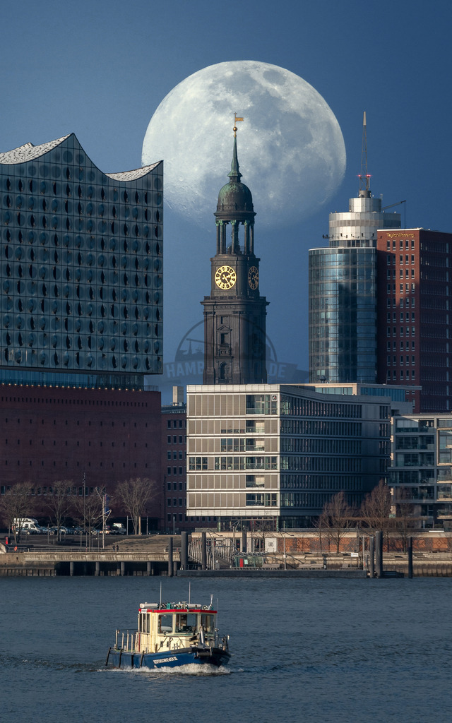 Vollmond Elphi Michel Elbe Hamburg | Exklusive Hamburg collagen, tolle Segelbilder und viele weitere tolle Motive auf Leinwand, Poster, Alu-Dibond, u.v.m. findet Ihr bei uns auf hamburgbild.de. Findet Euer Wandbild für Euer Zuhause, Büro oder die  Praxis…. - Realisiert mit Pictrs.com