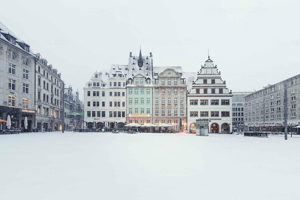 Marktplatz Leipzig | Der Marktplatz Leipzig ist das historische Herz der Stadt – voller Geschichte, architektonischer Eleganz und urbanem Leben. Zwischen dem Alten Rathaus, Märkten, Events und Straßenmusik pulsiert hier Leipzig pur. - Realisiert mit Pictrs.com