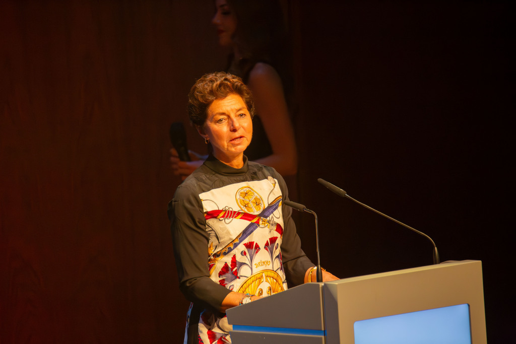 Rosengarten Mannheim: Award-Night 2024 / Sport Award Rhein-Neckar. Bild: Monica Theodorescu, Bundestrainerin der deutschen Dressurreiter | Rosengarten Mannheim: Award-Night 2024 / Sport Award Rhein-Neckar. Bild: Monica Theodorescu, Bundestrainerin der deutschen Dressurreiter - Realisiert mit Pictrs.com