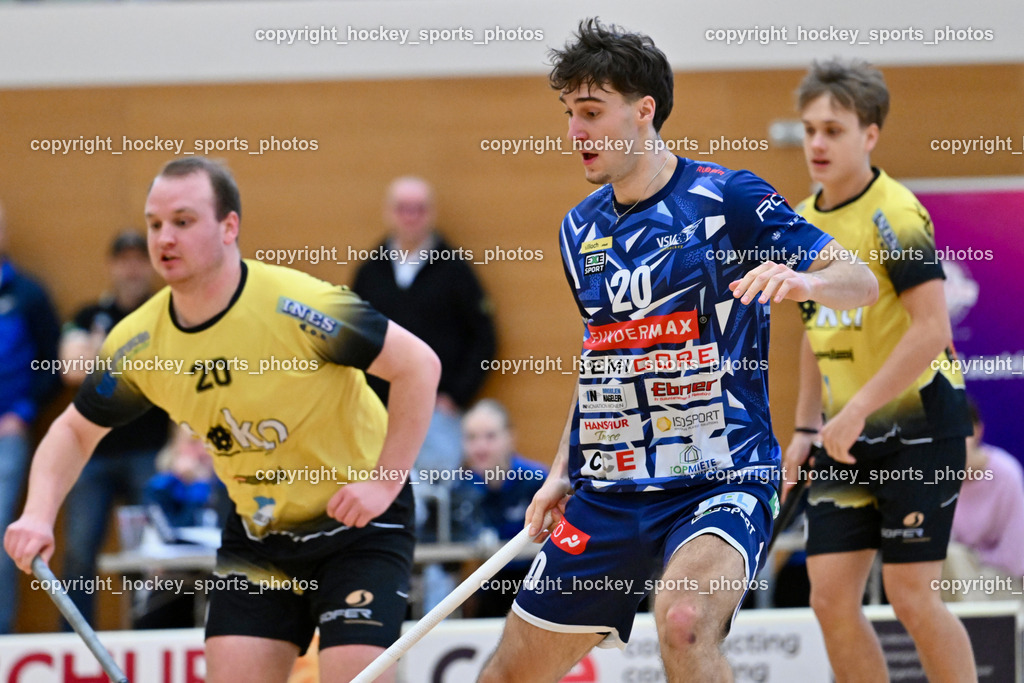 VSV Unihockey  vs. FBK Loka  | #20 Luka Podobnik FBK Loka, #20 David Gredler VSV Unihockey, VSV Unihockey  vs. FBK Loka , VSV Unihockey  vs. FBK Loka  am 25.01.2026 in Villach (Ballspielhalle St. Martin), Austria, (Photo by Bernd Stefan)