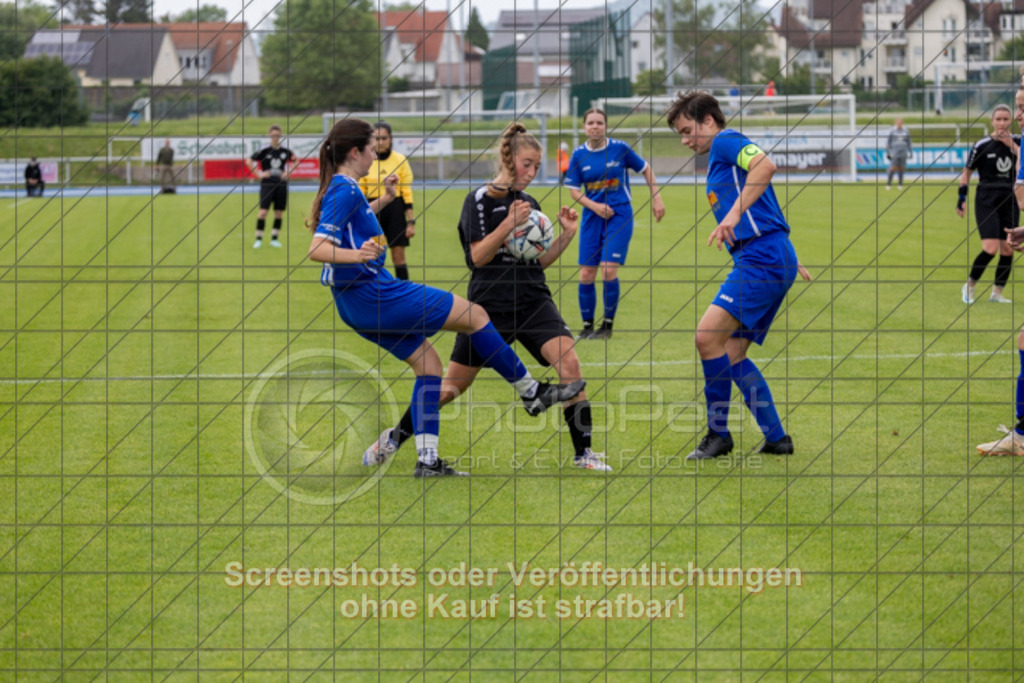 20250529_144843_1255 | #,  SGM Wendlingen-Ötlingen II (blau) vs. 1.FC Donzdorf II (schwarz), Fussball, Frauen-Bezirkspokal Finale Saison 2024/2025, Rasenplatz VfL Stadion Kirchheim, Jesinger Straße 105, 73230 Kirchheim, 29.05.2025 - 13:00 Uhr,Foto: PhotoPeet-Sportfotografie/Peter Harich