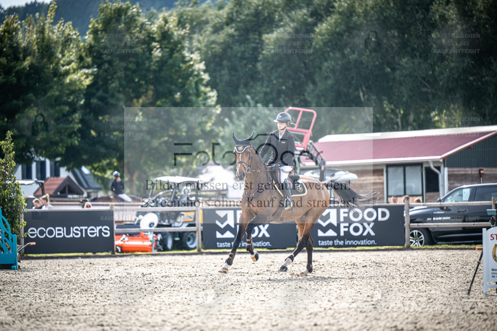DOS_1192 | Entdecke hochwertige Reitturnierfotos von Foto Oger. Professionell, emotional und authentisch – jetzt Lieblingsmomente im Shop bestellen. - Realisiert mit Pictrs.com