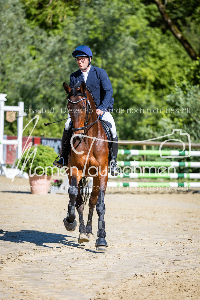 Donop24-A2Spr-066 | MomenTaufnahmen Pferdesportfotos
