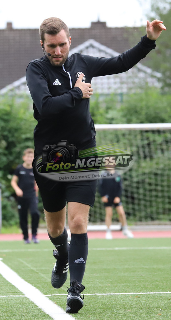 SC Bünde - BV 21 Stift-Quernheim | Auf dem Bild zu sehen: Schiedsrichter: Philipp MiskaSC Bünde, BV 21 Stift-Quernheim, Fistelmann Supercup, Hunnebrock, Deutschland  - Realisiert mit Pictrs.com