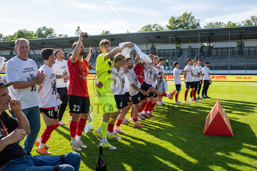 Stuttgarter Kickers vs. SG Sonnenhof Großaspach, Fussball, WFV-Pokal, Finale, 23.05.2026 | Team jubelt nach Abpfiff mit Fans, Zuschauern und Verantwortlichen,Stuttgarter Kickers vs. SG Sonnenhof Großaspach, Fussball, WFV-Pokal, Finale, 23.05.2026