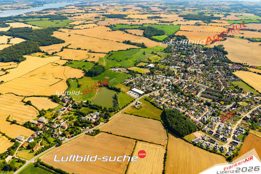 Das Luftbild der Stadt Rieseby wurde 2022 vom Flugzeug heraus erstellt (keine Drohnen-Aufnahmen) Aufnahmehöhe ca.450 Meter- hohe Bildauflösung und Druck-Qualität. Garantiert!