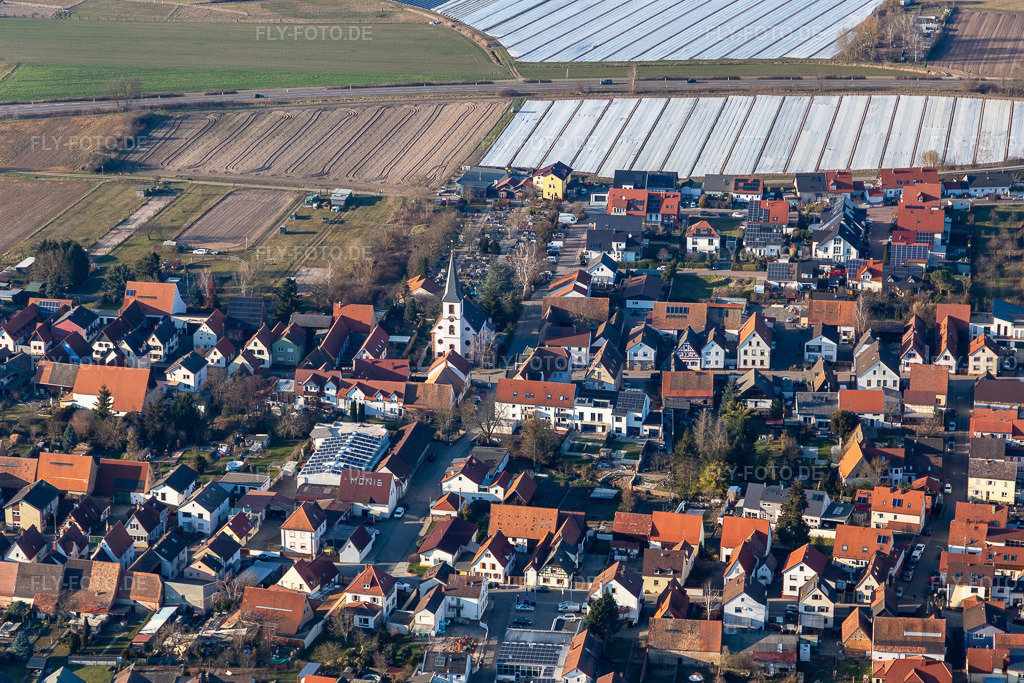 Luftbild: Kath. Kirche St. Martin in Hanhofen im Bundesland Rheinland-Pfalz in Deutschland. Foto: IMG_126018.jpg vom 07.03.2021 durch Werner Riehm/FLY-FOTO.de