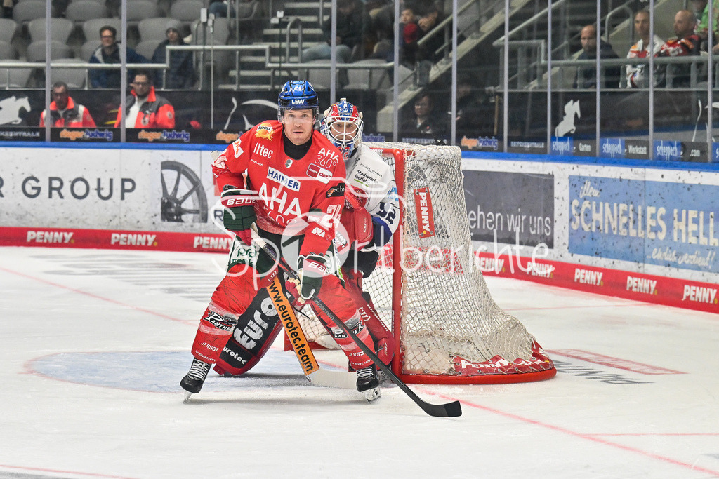 Augsburger Panther - Iserlohn Roosters | in dieser Szene versucht T. J. TREVELYAN (Augsburger Panther #24) Andreas JENIKE (Iserlohn Roosters 92) dir Sicht zu nehmen / Penny DEL: Augsburger Panther - Iserlohn Roosters; Curt Frenzel Stadion am 21.09.2025