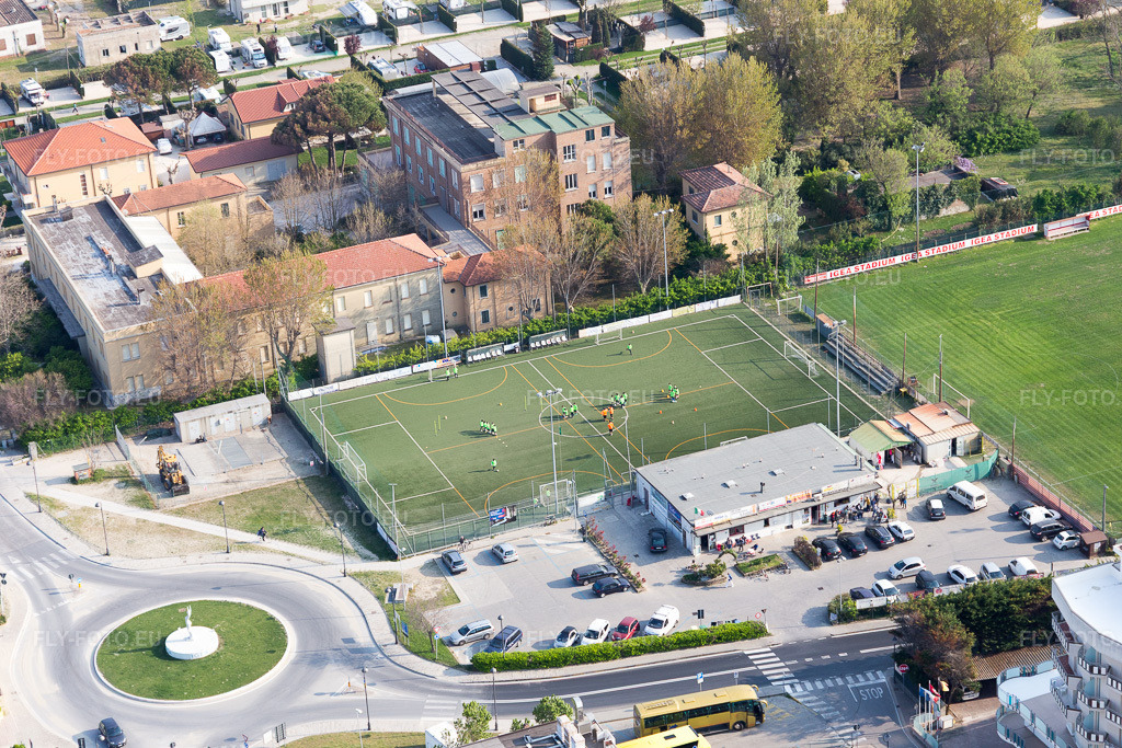 Vue aérienne: Terrain de sport à Igea Marina dans le département Émilie-Romagne, Italie.Photo: IMG_098401.jpg prise le 05/04/2017 par Werner Riehm/FLY-FOTO.euRésolution de l'original: 5472 x 3648 px