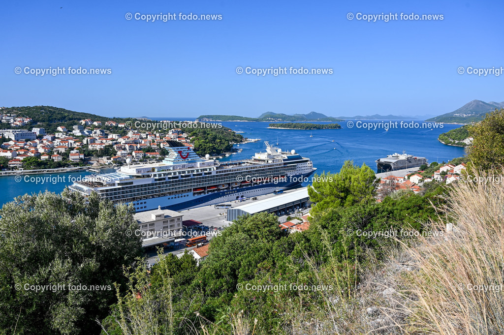 Kroatien_ Dubrovnik_ 11.10.2023-6 | 11.10.2023, Kroatien, HRV, Dubrovnik im Bild Gastronomie, Tourismus, Touristen, Sehenswuerdigkeiten, Stadtansichten



eine Stadt im suedlichen Kroatien an der Adriakueste in der Gespannschaft Dubrovnik-Nereveta. Die Altstadt wurde im Jahr 1979 von der UNESCO in die Liste des Weltkulturerbes aufgenommen.