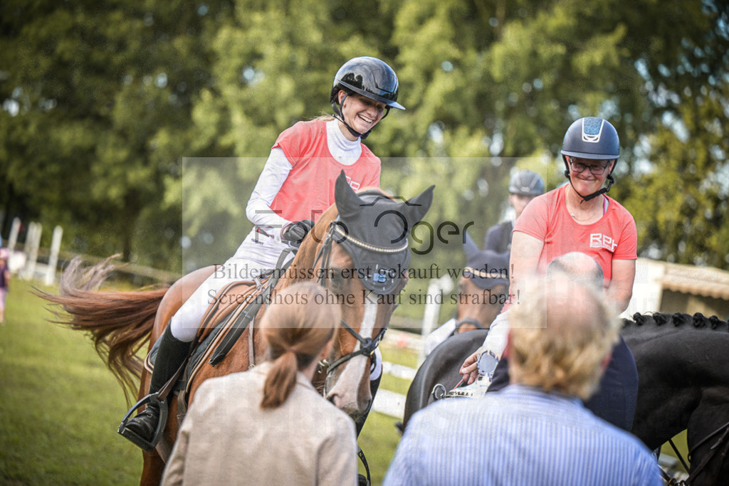 DOS_0088 | Entdecke hochwertige Reitturnierfotos von Foto Oger. Professionell, emotional und authentisch – jetzt Lieblingsmomente im Shop bestellen.Deutschlandweite Turnierfotografie. - Realisiert mit Pictrs.com