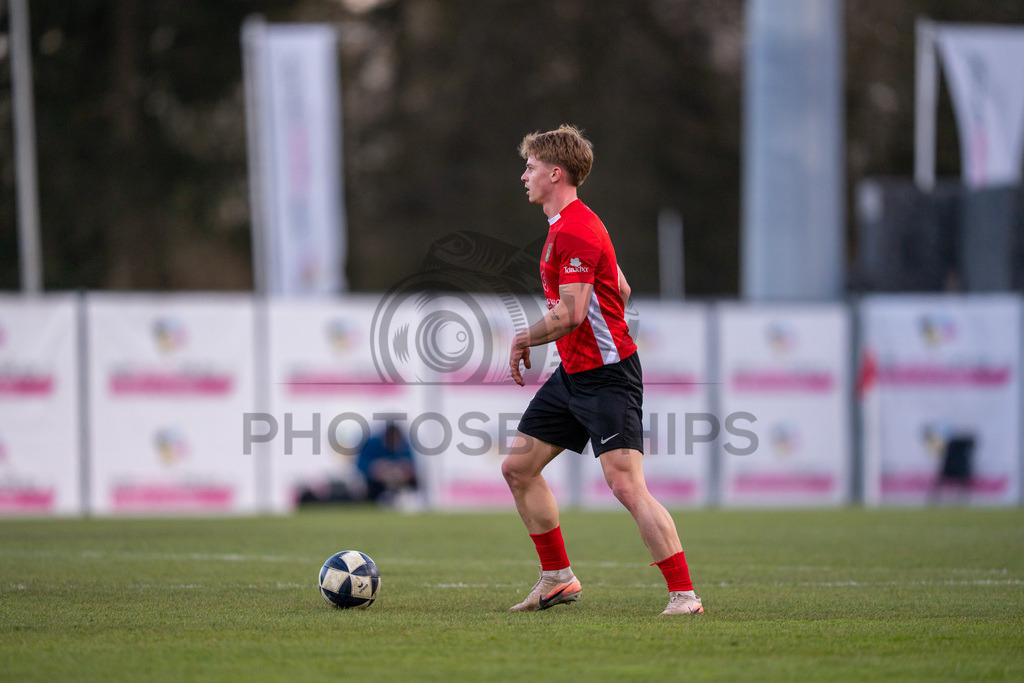 SG Sonnenhof Grossaspach vs. SSV Ulm 1846 Fussball, Fussball, WFV-Pokal, Viertelfinale, 01.04.2026 | Christian Mistl (SG Sonnenhof Grossaspach, #06) am Ball,SG Sonnenhof Grossaspach vs. SSV Ulm 1846 Fussball, Fussball, WFV-Pokal, Viertelfinale, 01.04.2026