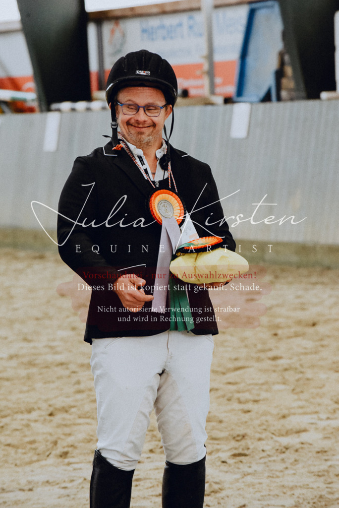 DSC_7074 | Pferde- und Turnierfotografie in Westsachsen. Pferdeportraits, Auftragszeichnungen und intuitive Kunst.