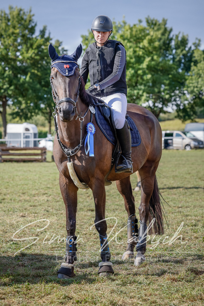 20250905-_3LI1398 | Tierfotografie Pferde, Hunde, Katzen, Haustiere.
Turnierfotografie Reitturniere, Reiten, Springreiten, Dressur in Hanau, dem Main-Kinzig-Kreis und dem Rhein-Main- Gebiet um Frankfurt