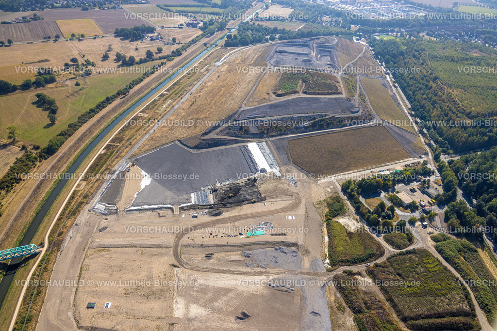 Dinslaken220806640 | Luftbild, Bergehalde Wehofen und Deponie Wehofen, Fluss Emscher, Hiesfeld, Dinslaken, Ruhrgebiet, Nordrhein-Westfalen, Deutschland