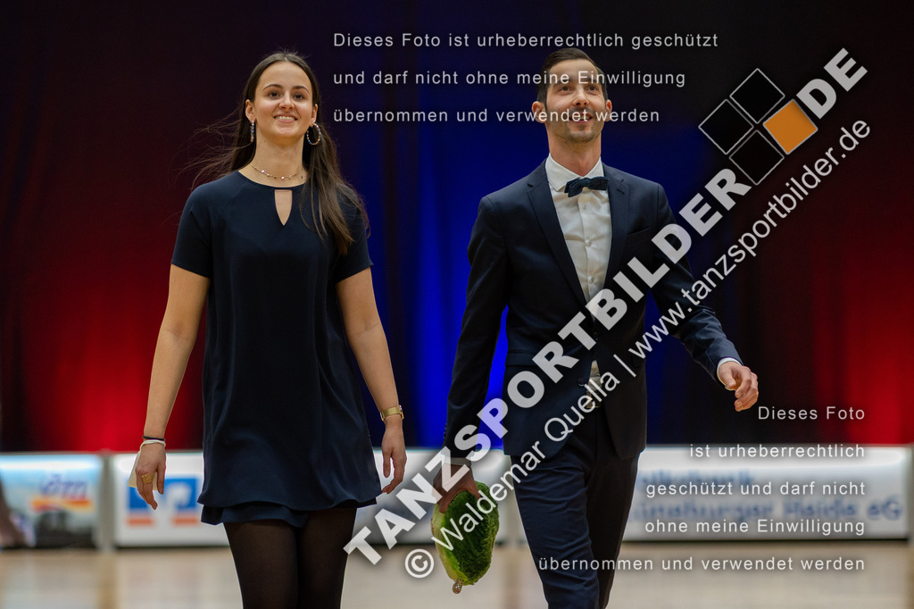 20230115-00772 | Hier finden Sie Tanz Bilder vom Latein und Standard Formationen tanzen. Sportbilder vom Tanzsport. Schöne Fotos und von Weltmeisterschaft, Europameisterschaft, Bundesliga, Regionalliga, Oberliga und Landesliga sowie von GOC Stuttgart, DanceComp, WM Bremen