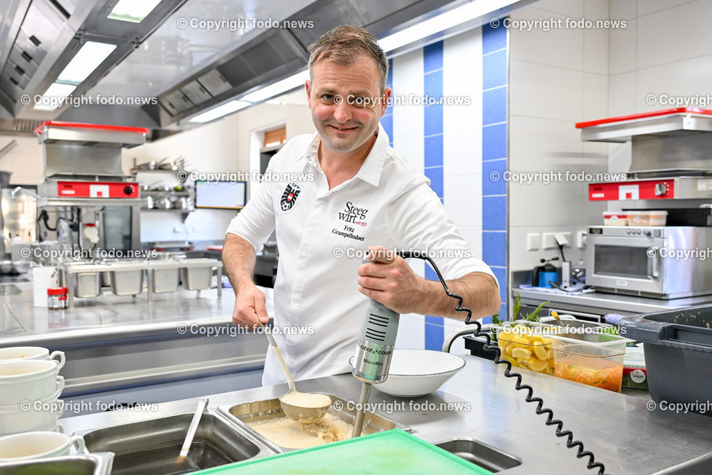 Steegwirt_ Fritz Grampelhuber_ 08.06.2024-56 | 08.06.2024, Bad Goisern, AUT, Steegwirt, im Bild Fritz Grampelhuber (Steegwirt, Haubenkoch, OEFB Teamkoch) in der Kueche