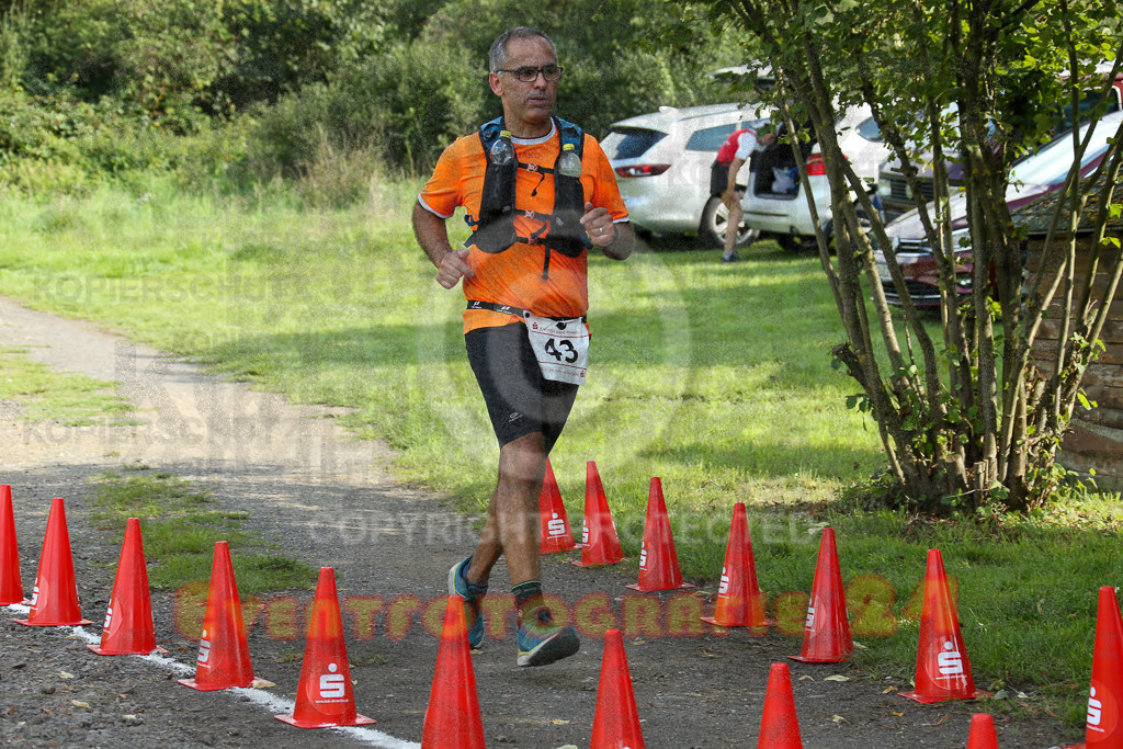 230826_1640_EX1_1618 | Sportfotografie im Rhein-Sieg Kreis, Köln, Bonn, NRW, Rheinland Pfalz, Hessen, etc. Unser Tätigkeitsfeld umfasst den Laufsport vom Volkslauf über den Marathon, Duathlon, Triathon bis zum Ultralauf wie Kölnpfad Ultra oder Schindertrail.