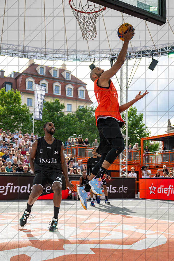 DIE FINALS 2025 | Dt. Meisterschaft 3x3   | 1/2 Finale Männer / Skyliners (orange) vs. Der Stamm (black) //  02.08.25: DIE FINALS 2025 | Dt. Meisterschaft 3x3   / Dresden / Deutschland  //   CREDIT:www.bullenfotos.de, Martin König, Hörner Weg 40, D-49078 Osnabrück, +4917663732967 // Nutzung und Weitergabe nur zu den vereinbarten Zwecken. Presseanfragen an Ersteller. Alle Rechte beim Ersteller. Honorierung nach MFM. - Realisiert mit Pictrs.com
