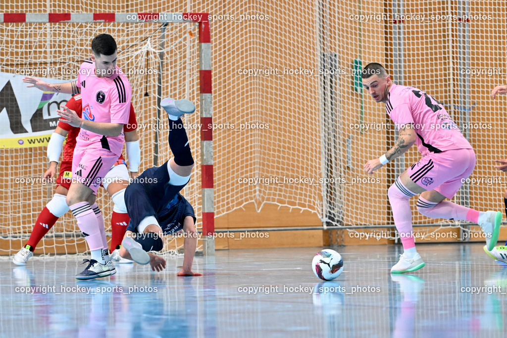 Carinthia Flamengo Futsal Club vs. LPSV-K | #72 Armin Kahvedzic Carinthia Flamengo, #17 Sifet Lidan LPSV-K, #24 Zoran Vukovic Carinthia Flamengo, Carinthia Flamengo Futsal Club vs. LPSV-K, Carinthia Flamengo Futsal Club vs. LPSV-K am 03.11.2024 in Klagenfurt (Ballspielhalle Viktring), Austria, (Photo by Bernd Stefan)