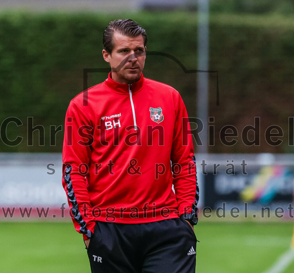 2023-08-09_059_FC_Schwaig_gegen_TuS_Geretsried | Deutschland, 09.08.2023:
Fußball, Landesliga Südost 2023 / 2024, 5. Spieltag, FC Schwaig gegen TuS Geretsried, Endergebnis: 4:1

Trainer Benjamin Held (FC Schwaig)

Foto: Christian Riedel / fotografie-riedel.net
