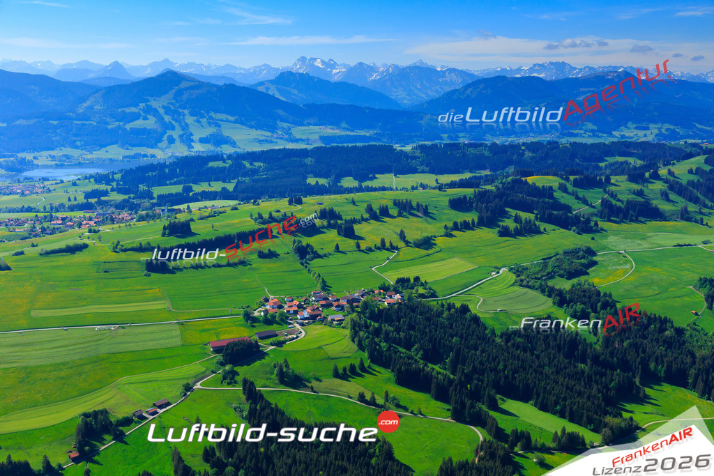 Die Luftaufnahme Haag - Oy Mittelberg wurde vom UL-Flugzeug (keine Drohne) aus fotografiert.Hohe Druck- Auflösung-die Geschenkidee!