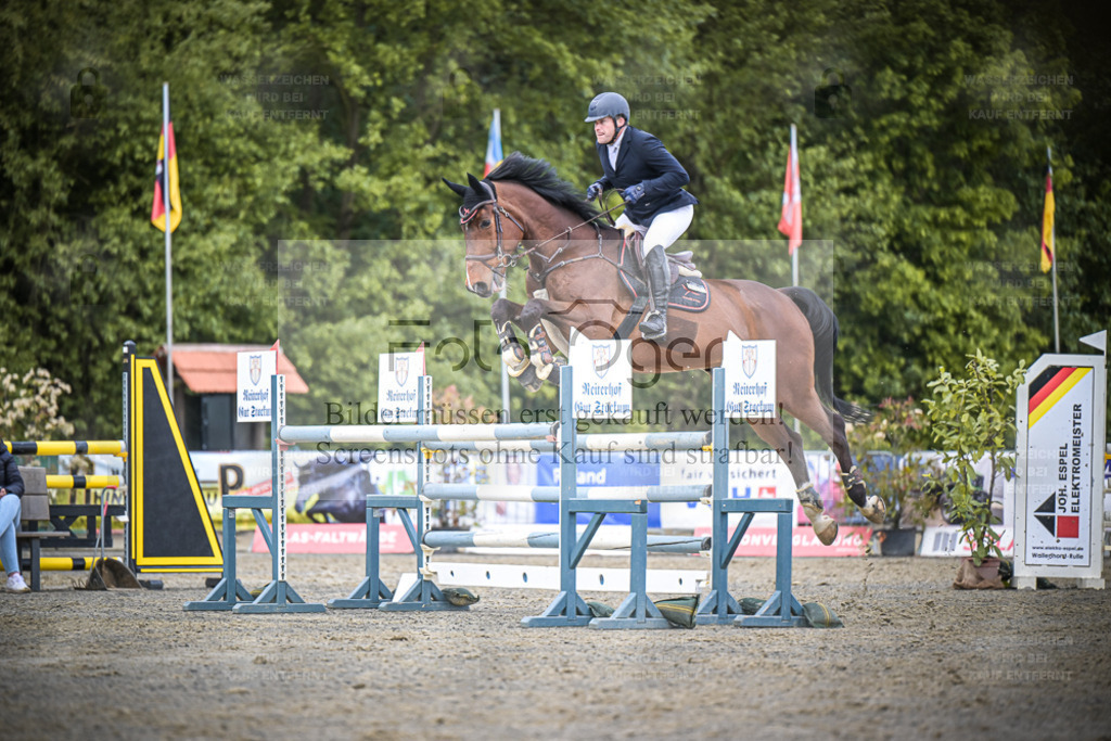 DOS_2199 | Entdecke hochwertige Reitturnierfotos von Foto Oger. Professionell, emotional und authentisch – jetzt Lieblingsmomente im Shop bestellen. - Realisiert mit Pictrs.com