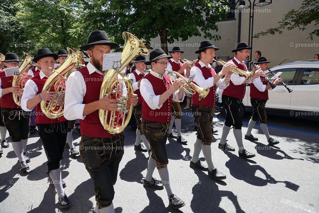 news-2022-Juli17-Musikumzug-Reutte-DSD03179-Seeg_Allgaeu | Info aus dem Bezirk Reutte/Ausserfern Tirol sowie eine umfangreiche Bilddatenbank über die gesamte Region: Lechtal, Talkessel Reutte, Tannheimertal, Zwischentoren. Lech, Plansee, Zugspitze, Grenztunnel, B179, Fernpassstraße, Verkehr, Lawinen, Tradition, - Realisiert mit Pictrs.com