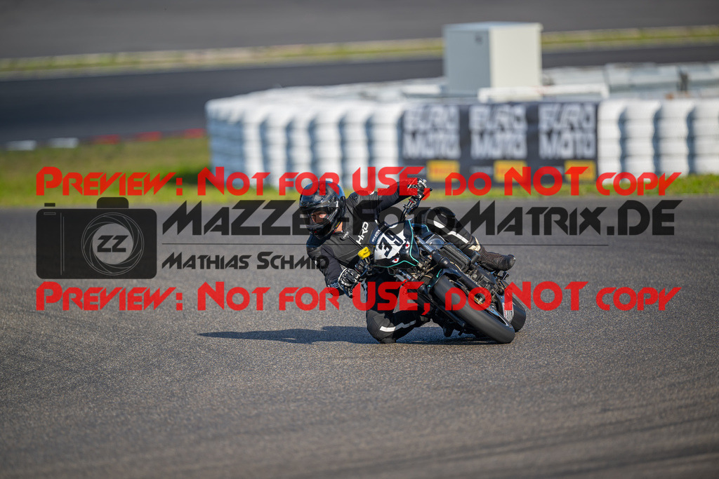 MaZZes-Fotomatrix-20260904-629283 | TWIN