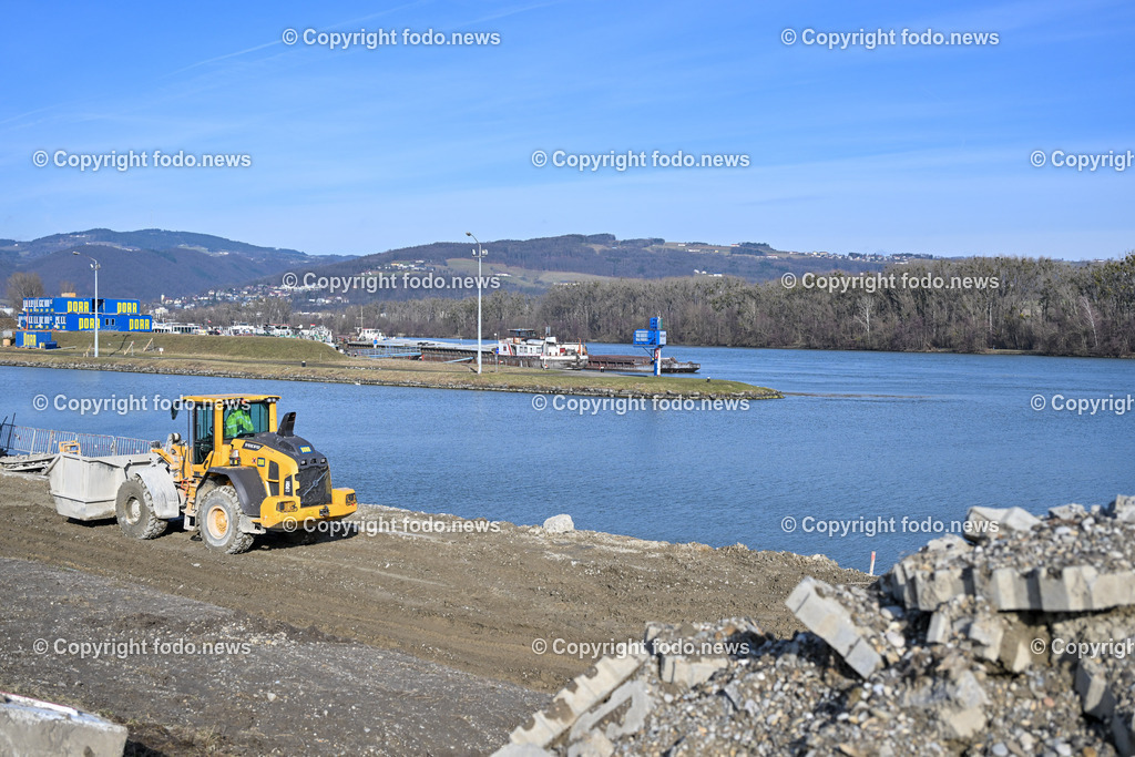 Spatenstich Hochwasserschutz Hafen Linz_ 06.2024_-13 | 06.02.2024, Hafen Linz, AUT, Spatenstich Hochwasserschutz Hafen Linz, Ein Jahrhundertprojekt, im Bild Baustelle zur Errichtung des Hochwasserschutz, Tor, Donau, Hafen, Industriehafen