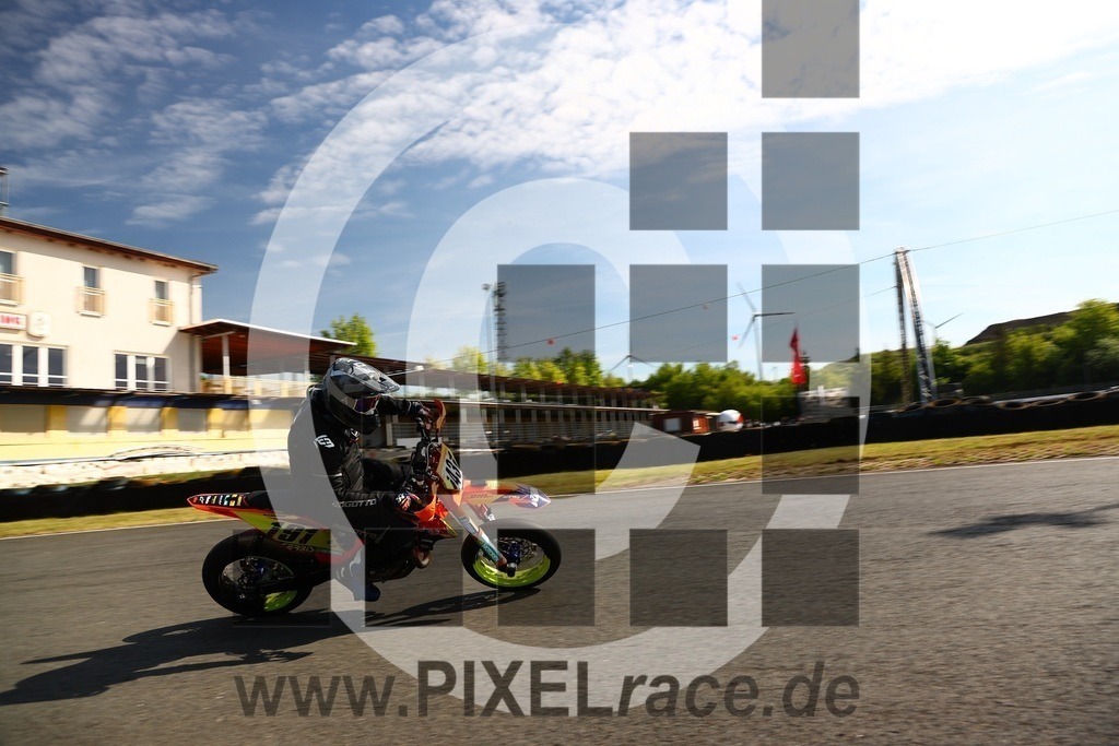 top-20250511_02625 | Schöne Erinnerungen an spannende Momente - das festzuhalten ist unser Job. PIXELrace.de ist seit 2003 auf den Rennstrecken Europas unterwegs um die Action draußen beim Fahren und die wunderbare Stimmung imm Fahrerlager für euch einzufangen.