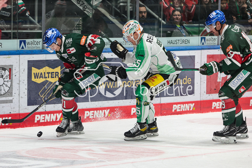 Augsburger Panther - Bietigheim Steelers | Marcel BARINKA (AEV #71) im Duell mit Chase BERGER (SCB #55)