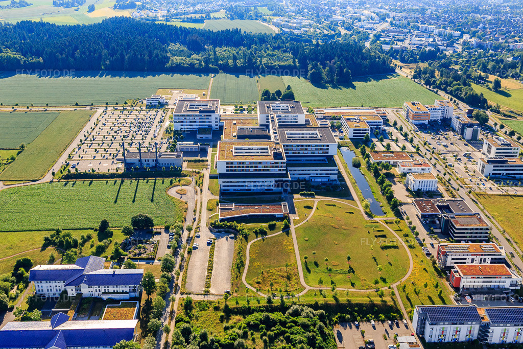 Luftbild: Schwarzwald Baar Klinikum im Ortsteil Villingen in Villingen-Schwenningen im Bundesland Baden-Württemberg in Deutschland. Foto: IMG_149238.jpg vom 29.06.2025 durch Werner Riehm/FLY-FOTO.deSchwarzwald-Baar Klinikum | Herzlich