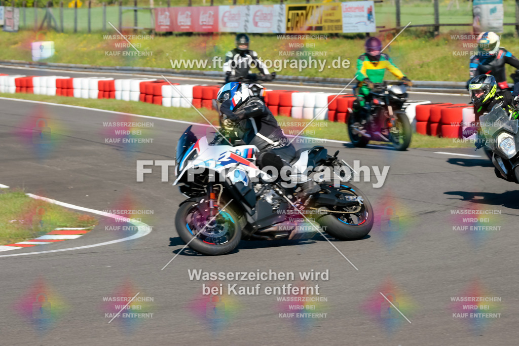 Moto-TeamOBK-21455 | Hier findet Ihr Bilder von Touristenfahrten auf der Nürburgring Nordschleife oder von anderen Veranstaltungen die ich besucht habe. Viel Spass beim Durch Schauen 