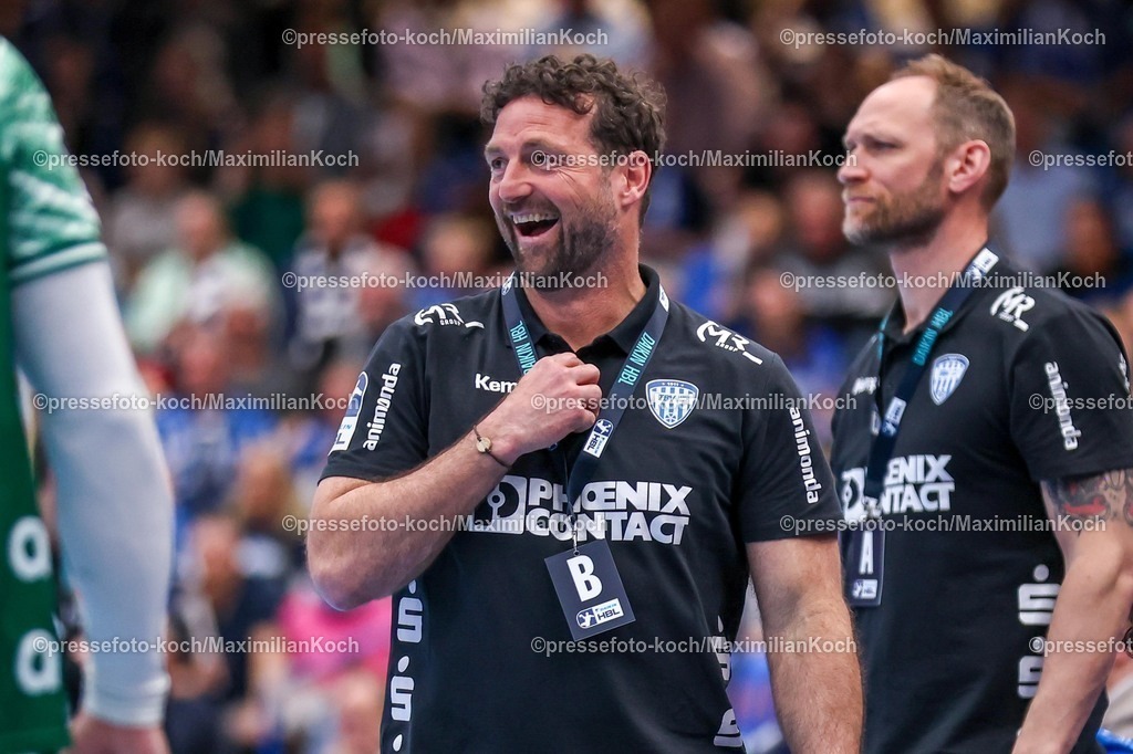 xkwix12042602039 | 2026.04.12, xkwix, Handball, HBL, TBV Lemgo Lippe -  Füchse Berlin, PHOENIX CONTACT arena, 28.Spieltag, Saison 2025 / 2026: Florian Kehrmann (TBV Lemgo Lippe Cheftrainer) gluecklich und am lachen DFB regulations prohibit any use of photographs as image sequences and or quasi-video. Photo: xKamilxWilkowskixPressefotoKochx